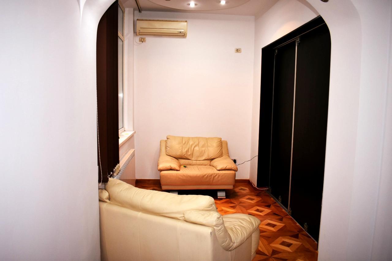 Grand Central Accomodation Sala Palatului Bucharest Exterior photo